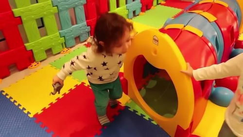 欢乐寻蛋记 儿童乐园里的玩具蛋探险